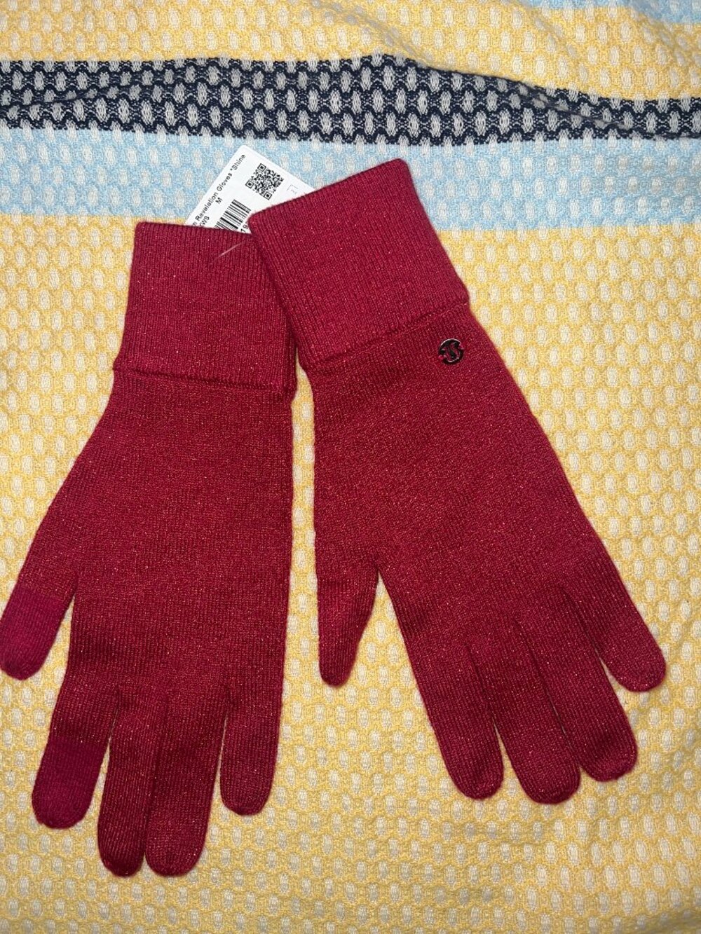 NWT Lululemon Warm Revelation Gloves *Shine Berry Red Pink Size M